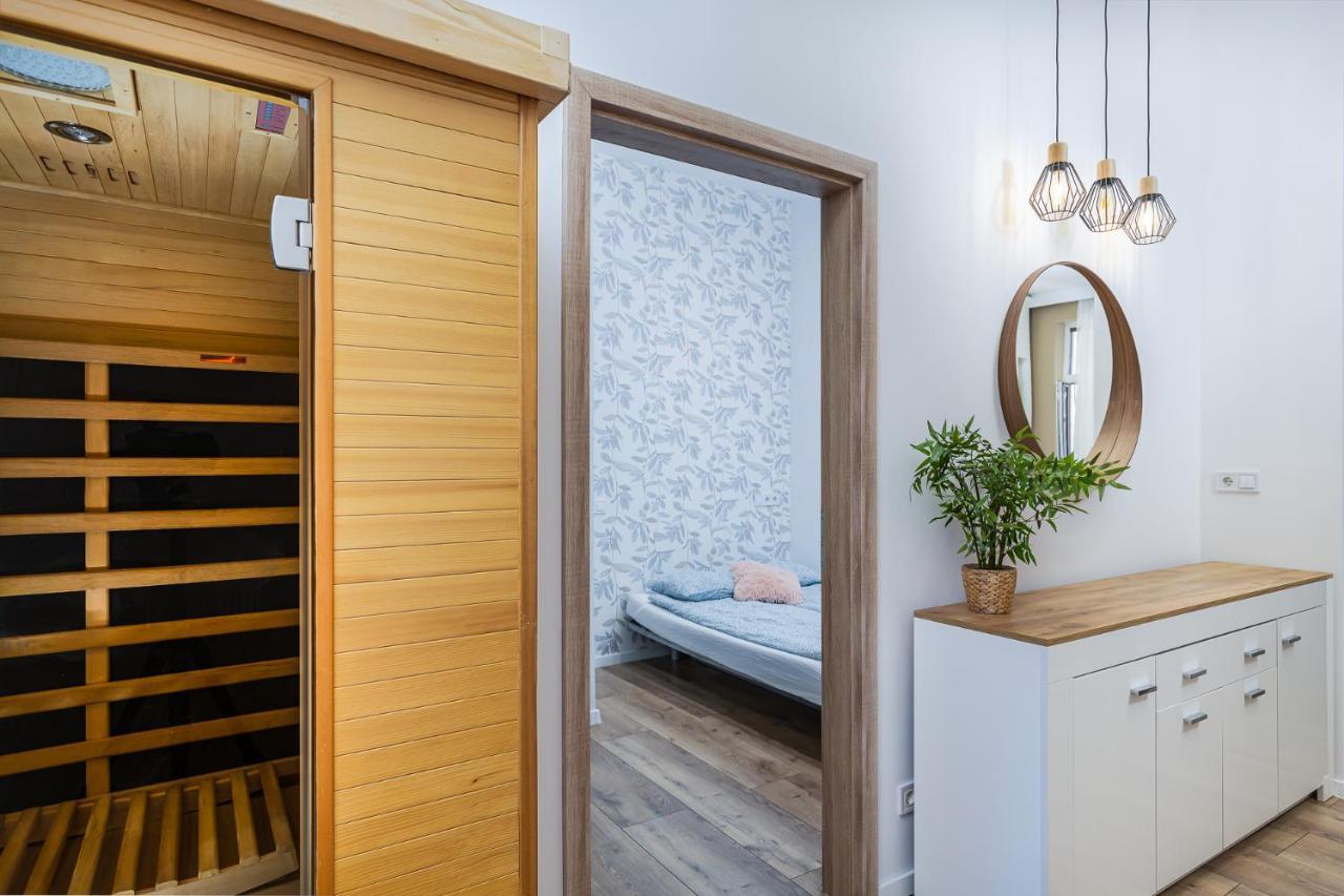 Csengery Deluxe With Balcony Appartamento *