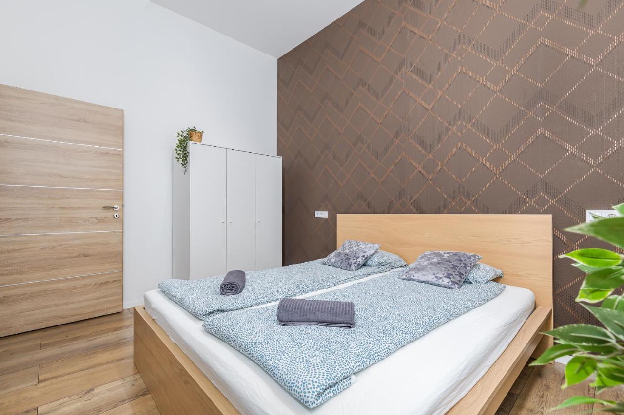 Csengery Deluxe With Balcony Apartament